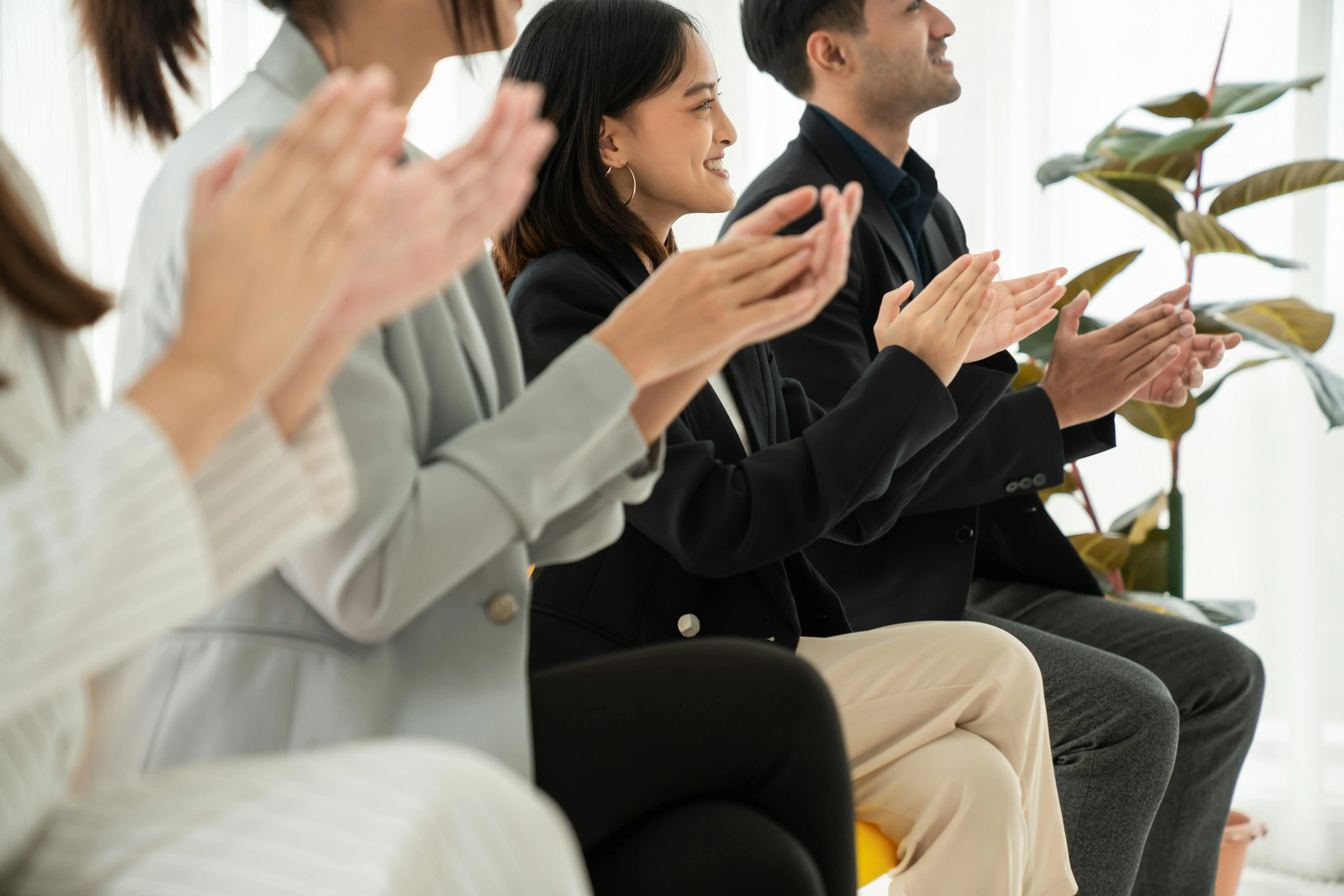 Mitarbeiter unterstützen Entscheidungen von Management